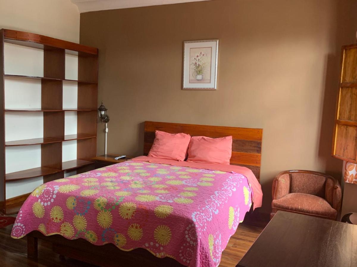 Hostel Santa Canela 쿠엔카 외부 사진