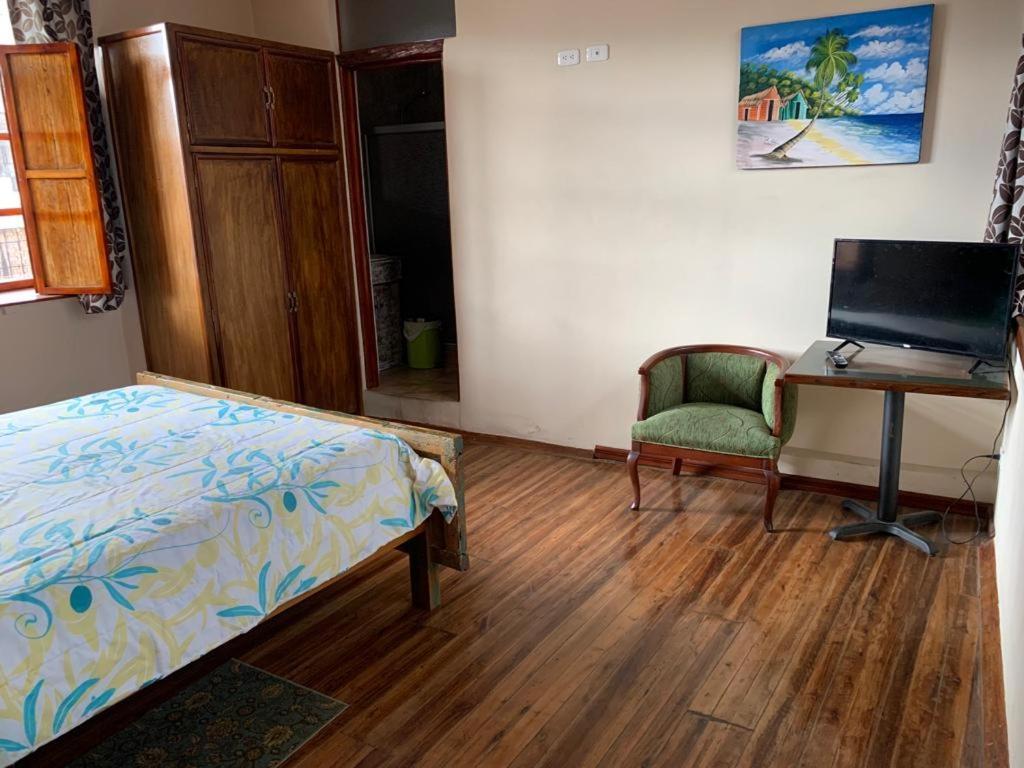 Hostel Santa Canela 쿠엔카 외부 사진